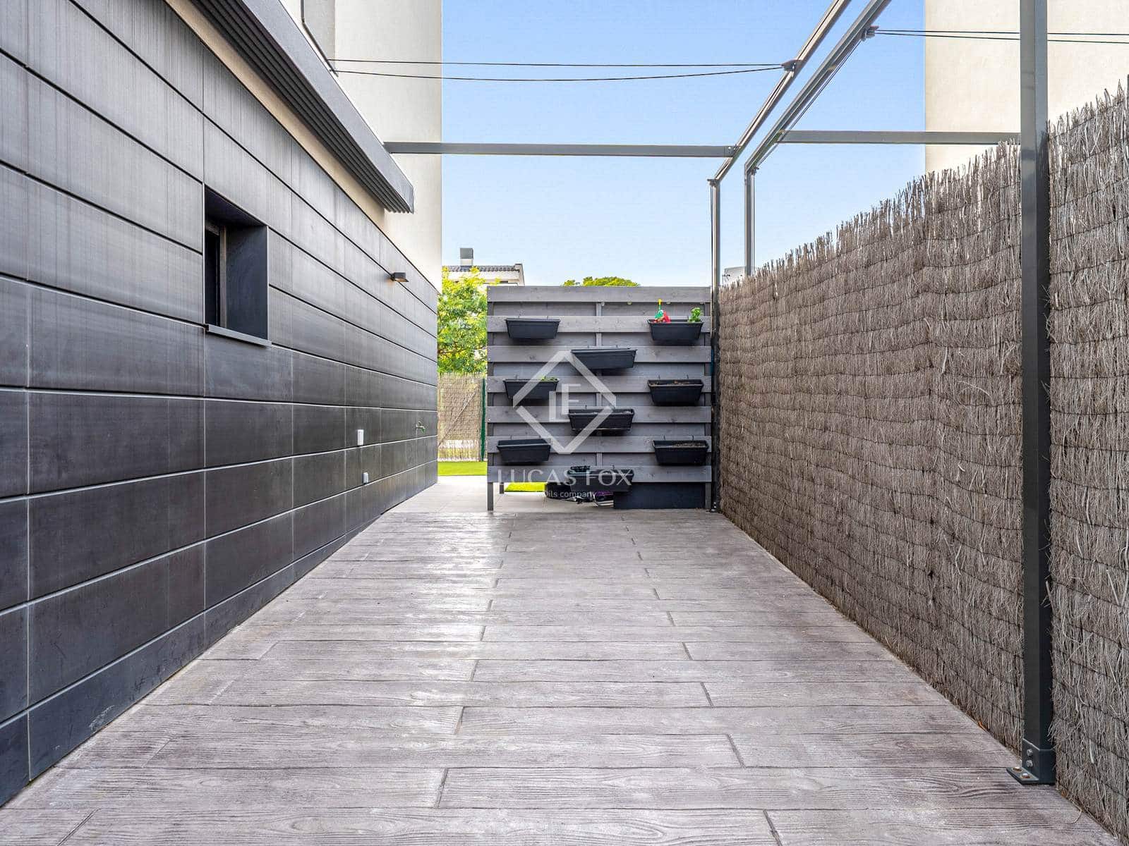 5 slaapkamer Villa te koop in Coma-Ruga met zwembad garage - € 780.000 (Ref: 9405881)