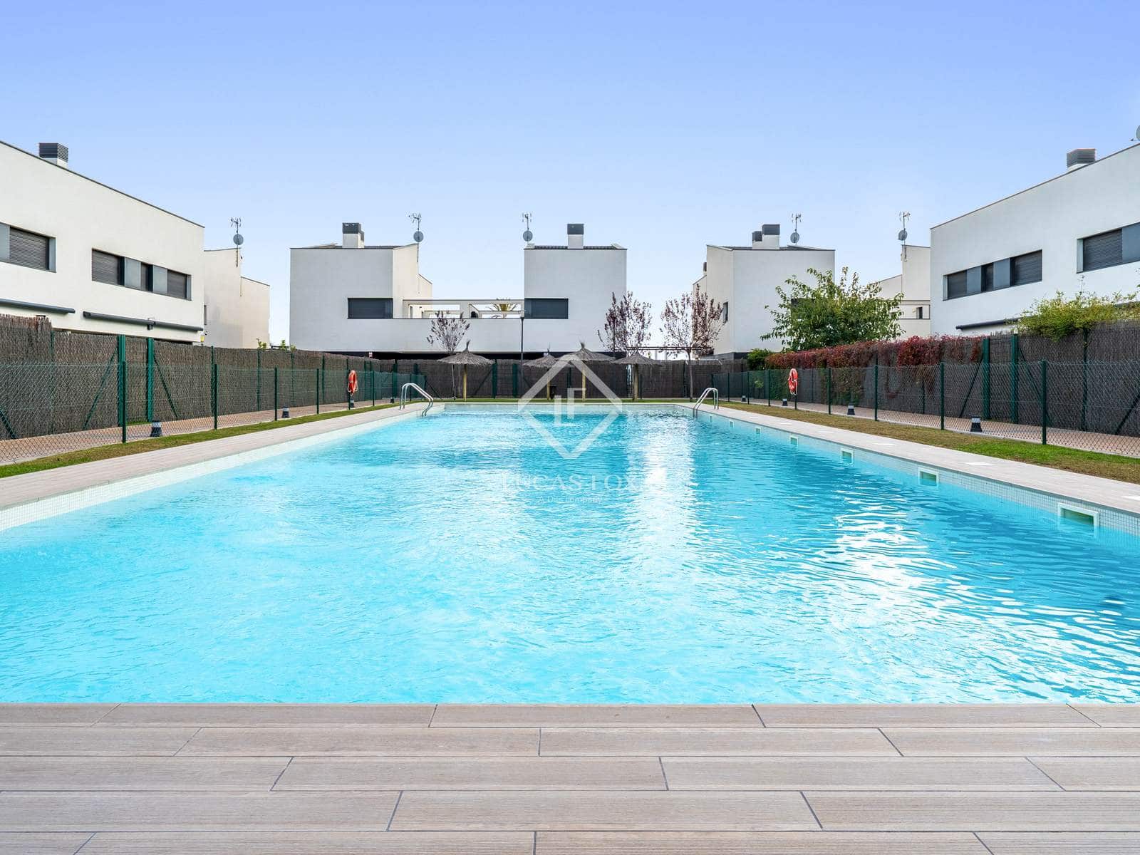 5 slaapkamer Villa te koop in Coma-Ruga met zwembad garage - € 780.000 (Ref: 9405881)