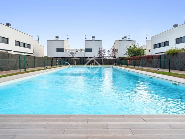 5 bedroom Villa for sale in Coma-Ruga, El Vendrell with pool garage - € 780,000 (Ref: 9405881)