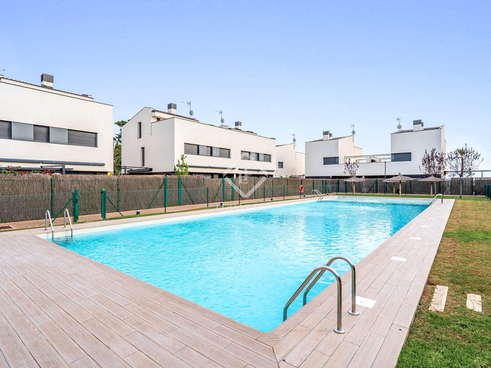 5 slaapkamer Villa te koop in Coma-Ruga met zwembad garage - € 780.000 (Ref: 9405881)