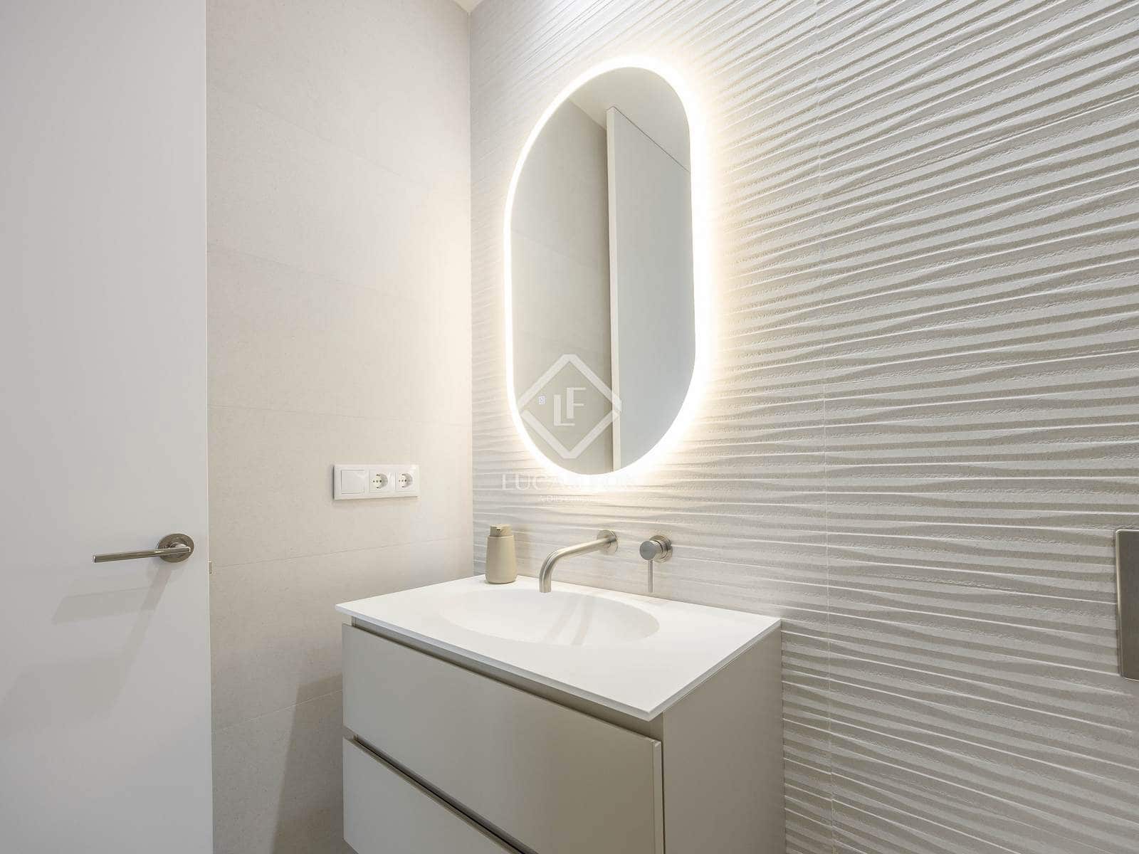 3 sypialnia Apartament do wynajęcia w Miasto Walencja - 3 600 € (Ref: 9405882)