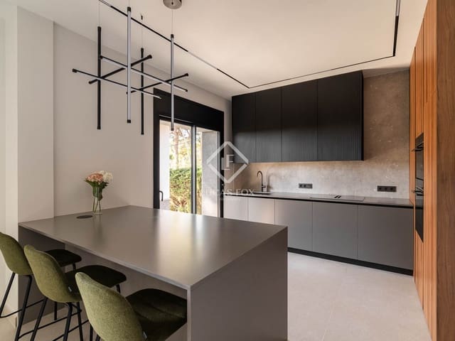 5 bedroom Villa for sale in Castelldefels with pool garage - € 2,650,000 (Ref: 9410224)