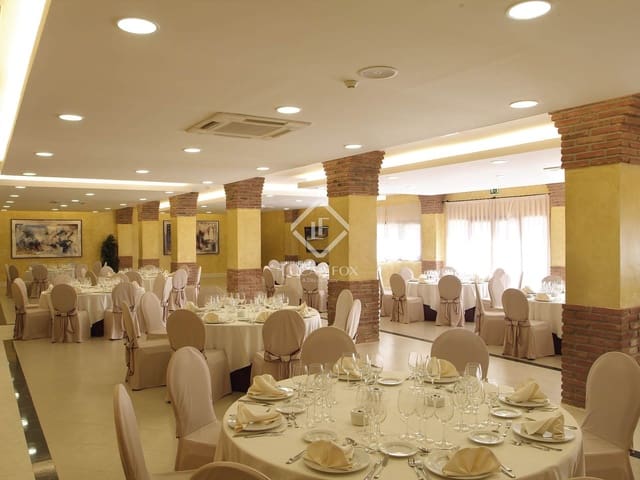 Commercial for sale in Vandellòs i l'Hospitalet de l'Infant with pool garage - € 3,900,000 (Ref: 9410305)