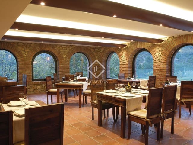 Commercial for sale in Vandellòs i l'Hospitalet de l'Infant with pool garage - € 3,900,000 (Ref: 9410305)