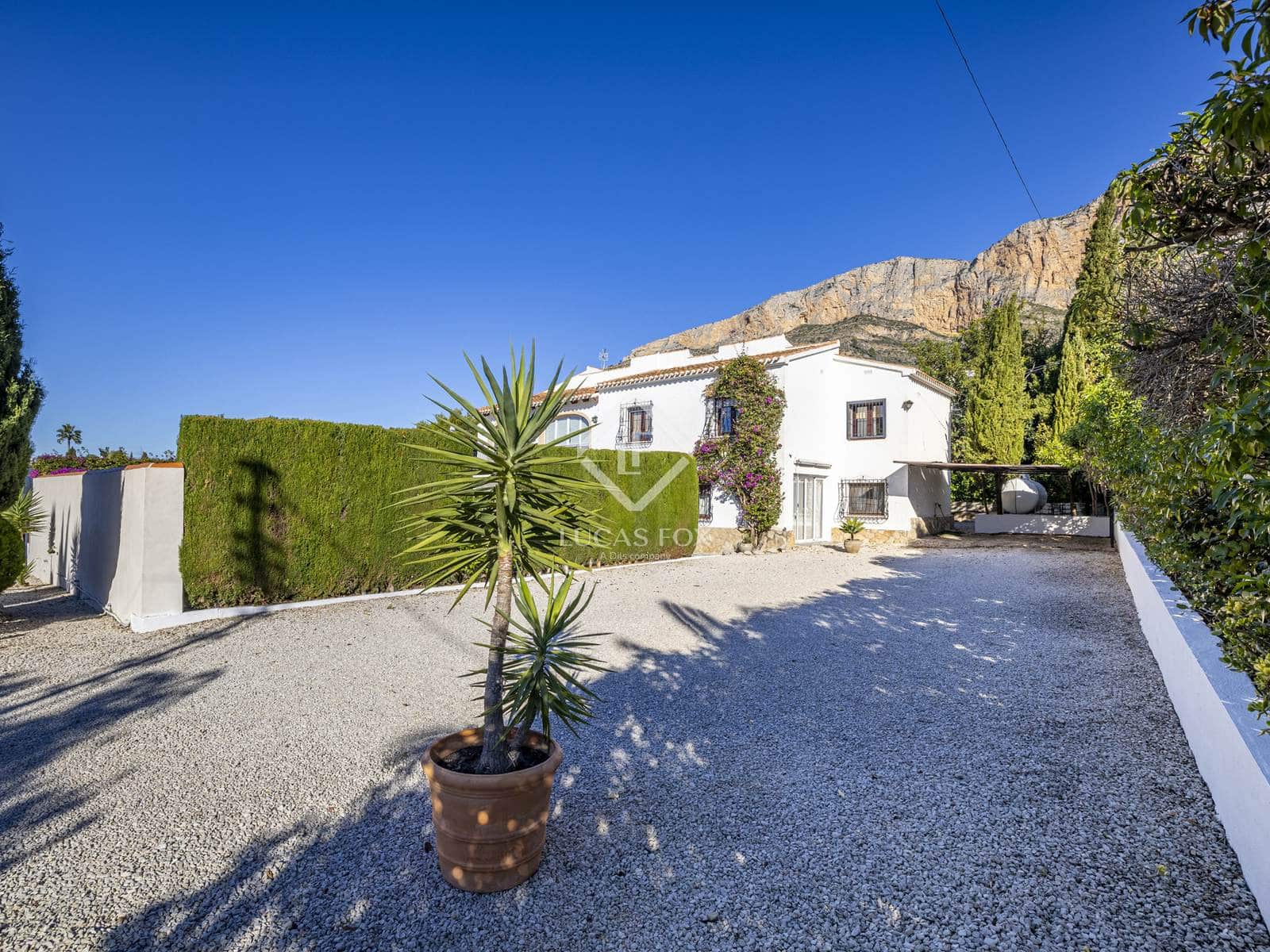 6 bedroom Villa for sale in Javea / Xabia with pool garage - € 1,200,000 (Ref: 9412807)