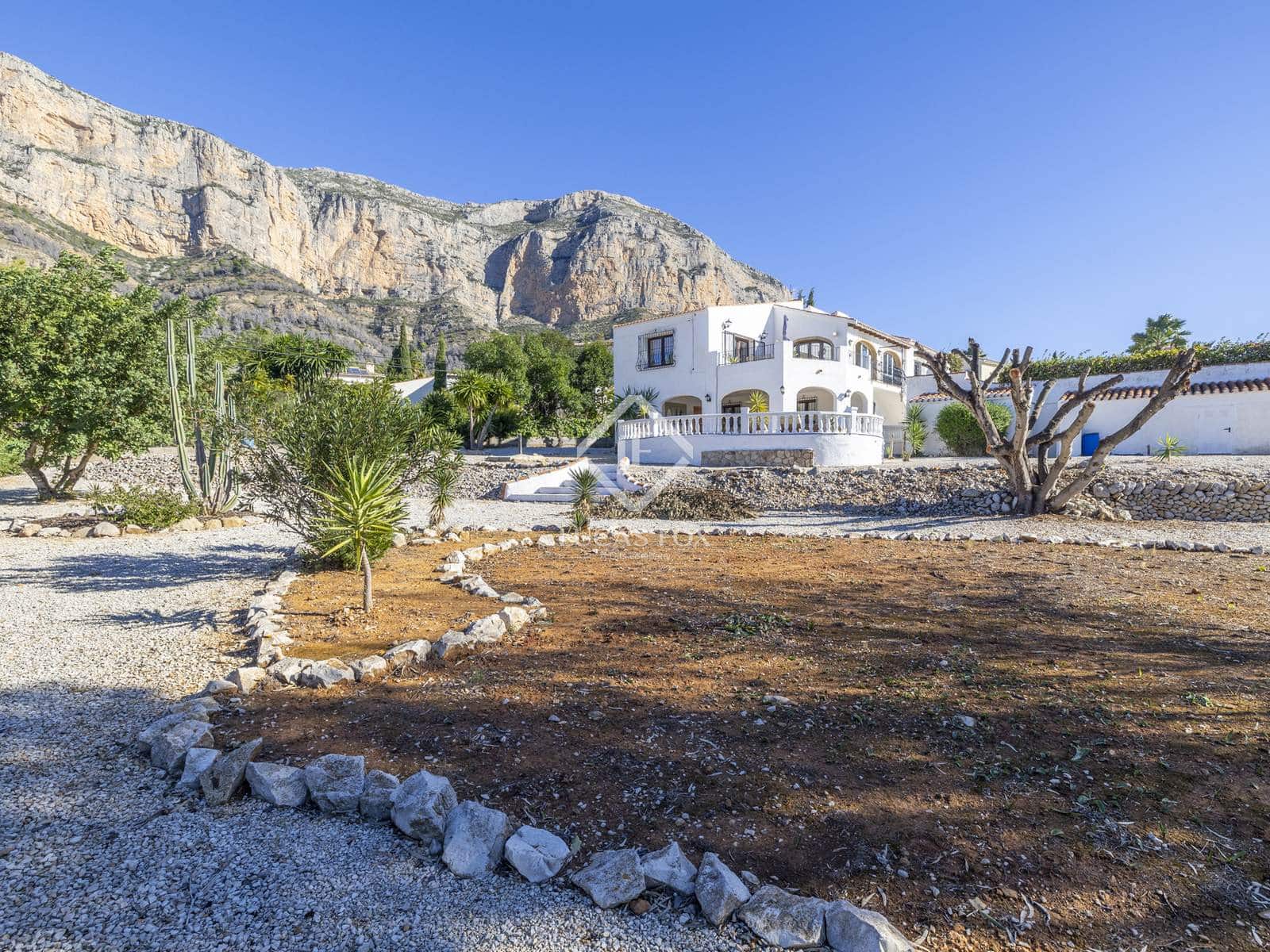 6 bedroom Villa for sale in Javea / Xabia with pool garage - € 1,200,000 (Ref: 9412807)