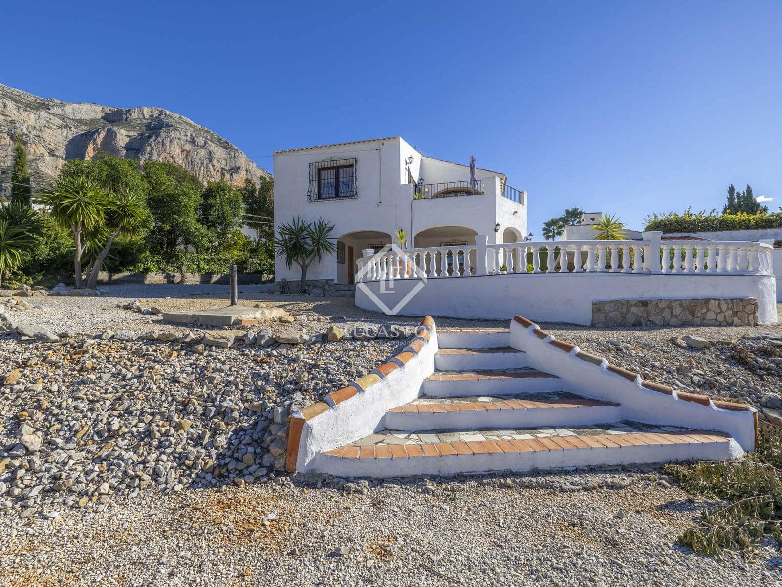 6 bedroom Villa for sale in Javea / Xabia with pool garage - € 1,200,000 (Ref: 9412807)