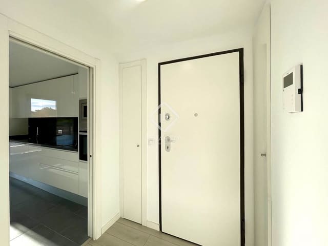 2 bedroom Apartment for sale in Alicante / Alacant city with pool garage - € 435,000 (Ref: 9412935)