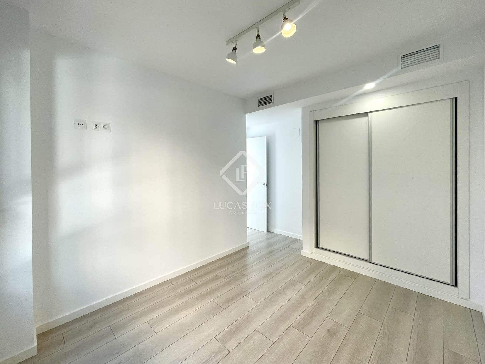 2 bedroom Apartment for sale in Alicante / Alacant city with pool garage - € 435,000 (Ref: 9412935)