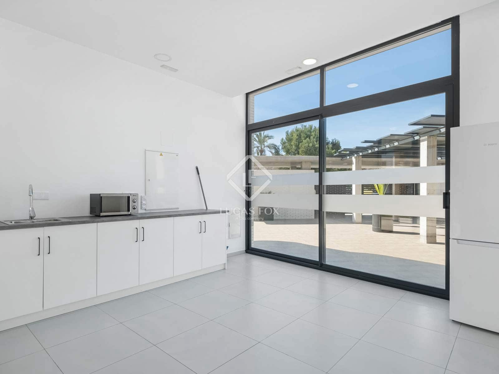 2 bedroom Apartment for sale in Alicante / Alacant city with pool garage - € 435,000 (Ref: 9412935)