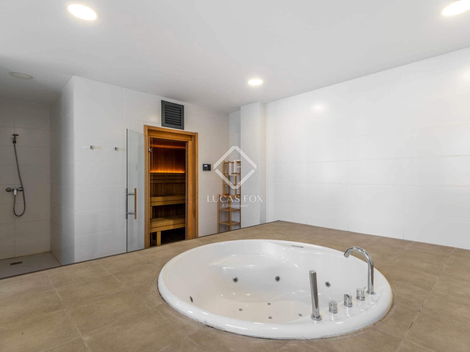 2 bedroom Apartment for sale in Alicante / Alacant city with pool garage - € 435,000 (Ref: 9412935)