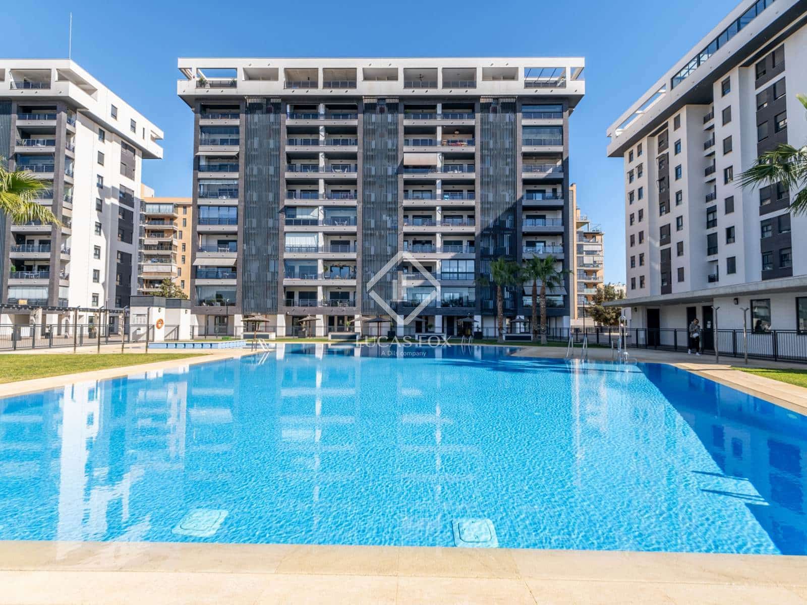 2 bedroom Apartment for sale in Alicante / Alacant city with pool garage - € 435,000 (Ref: 9412935)