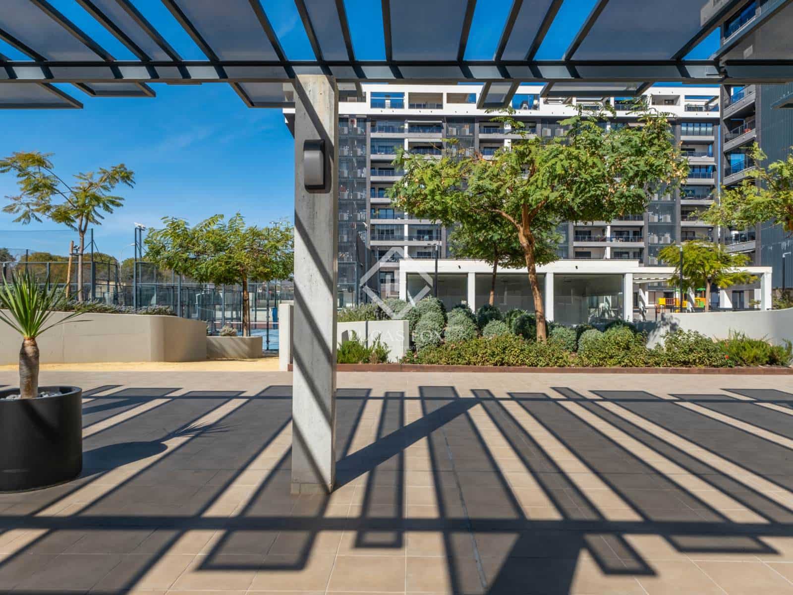 2 bedroom Apartment for sale in Alicante / Alacant city with pool garage - € 435,000 (Ref: 9412935)