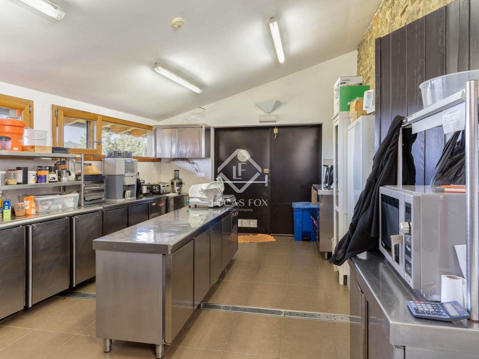 12 soverom Kommersiell til salgs i Sant Aniol de Finestres med svømmebasseng garasje - € 4 800 000 (Ref: 9414918)