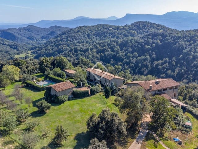 12 bedroom Commercial for sale in Sant Aniol de Finestres with pool garage - € 4,800,000 (Ref: 9414918)