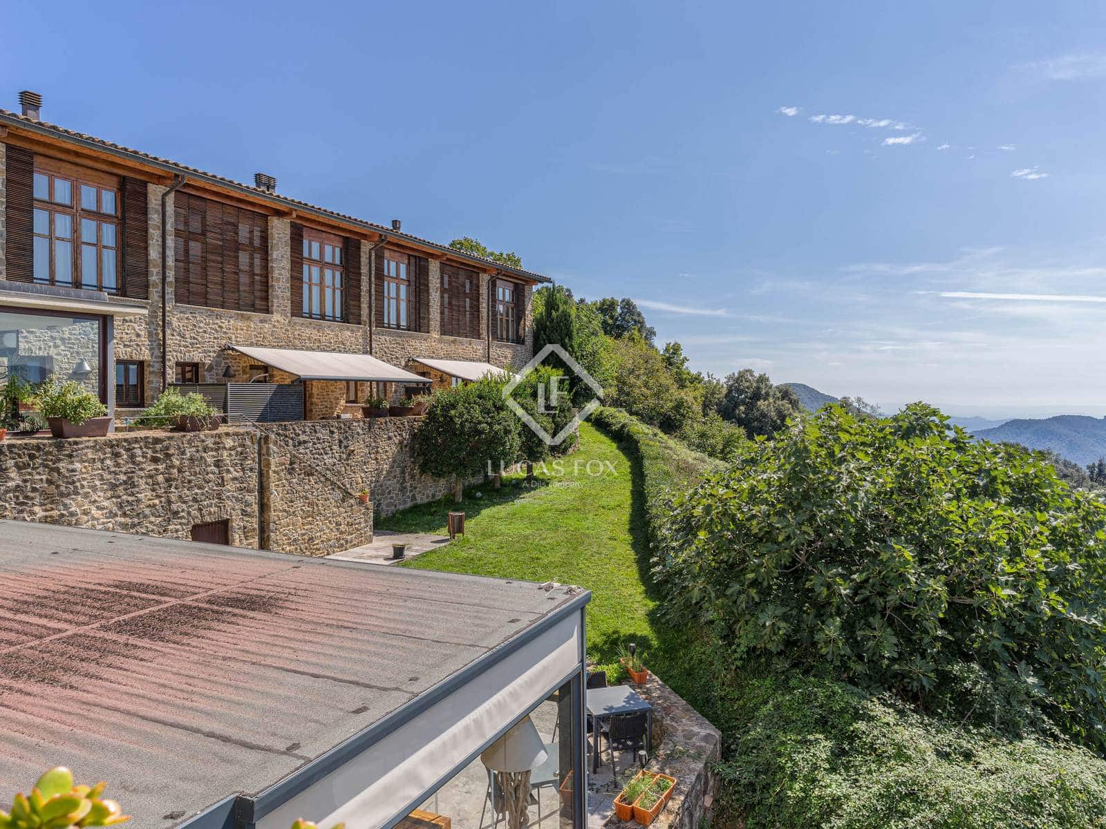 12 soverom Kommersiell til salgs i Sant Aniol de Finestres med svømmebasseng garasje - € 4 800 000 (Ref: 9414918)