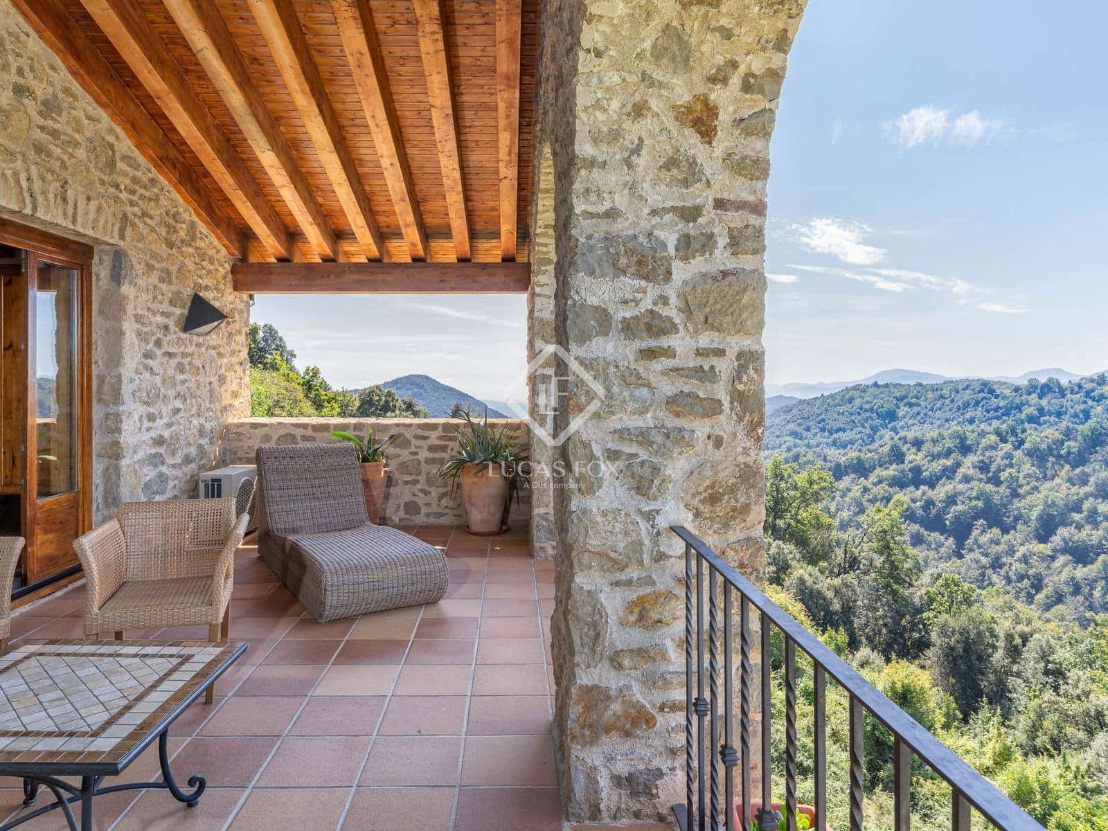 12 soverom Kommersiell til salgs i Sant Aniol de Finestres med svømmebasseng garasje - € 4 800 000 (Ref: 9414918)