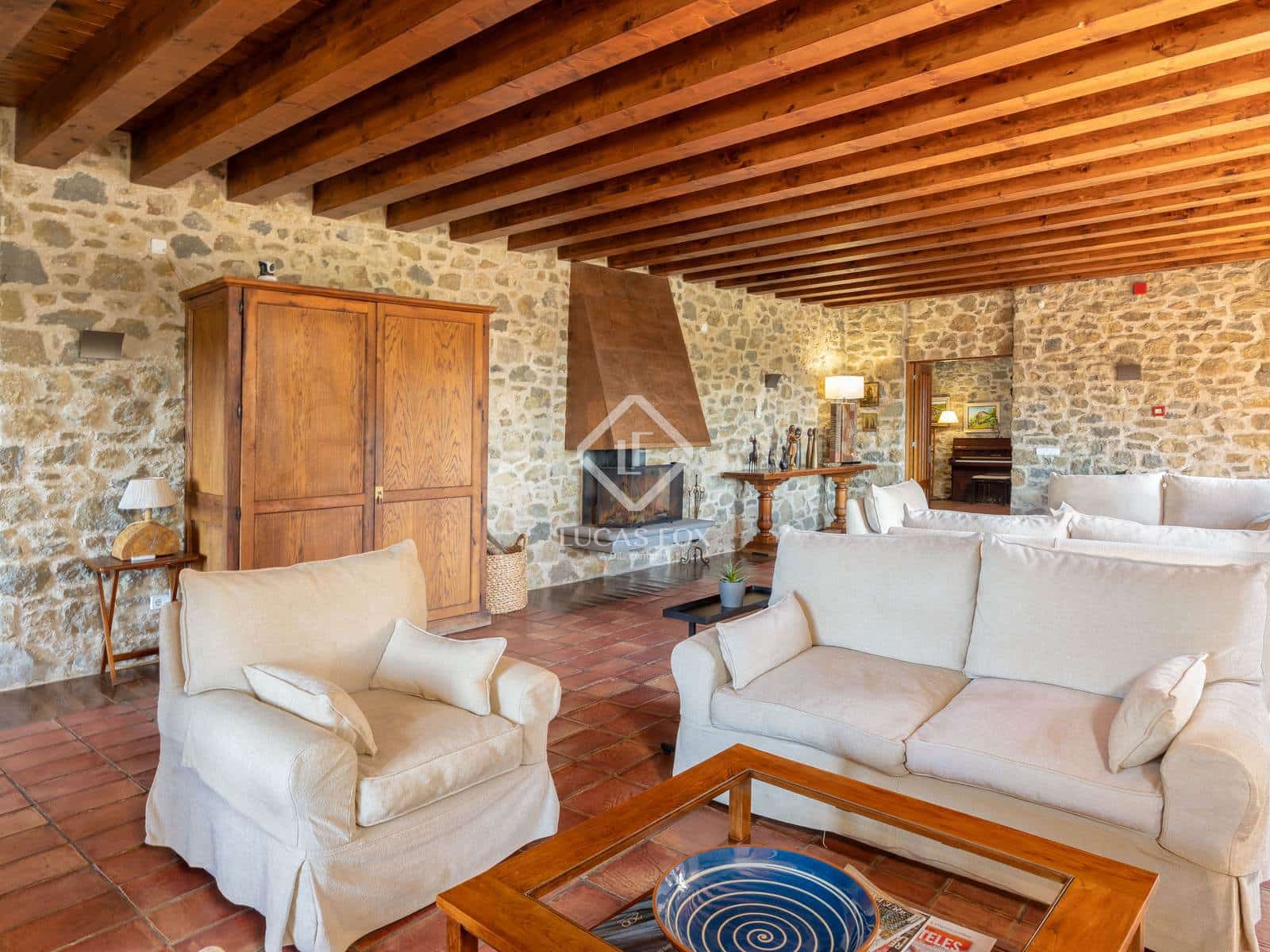 12 soverom Kommersiell til salgs i Sant Aniol de Finestres med svømmebasseng garasje - € 4 800 000 (Ref: 9414918)