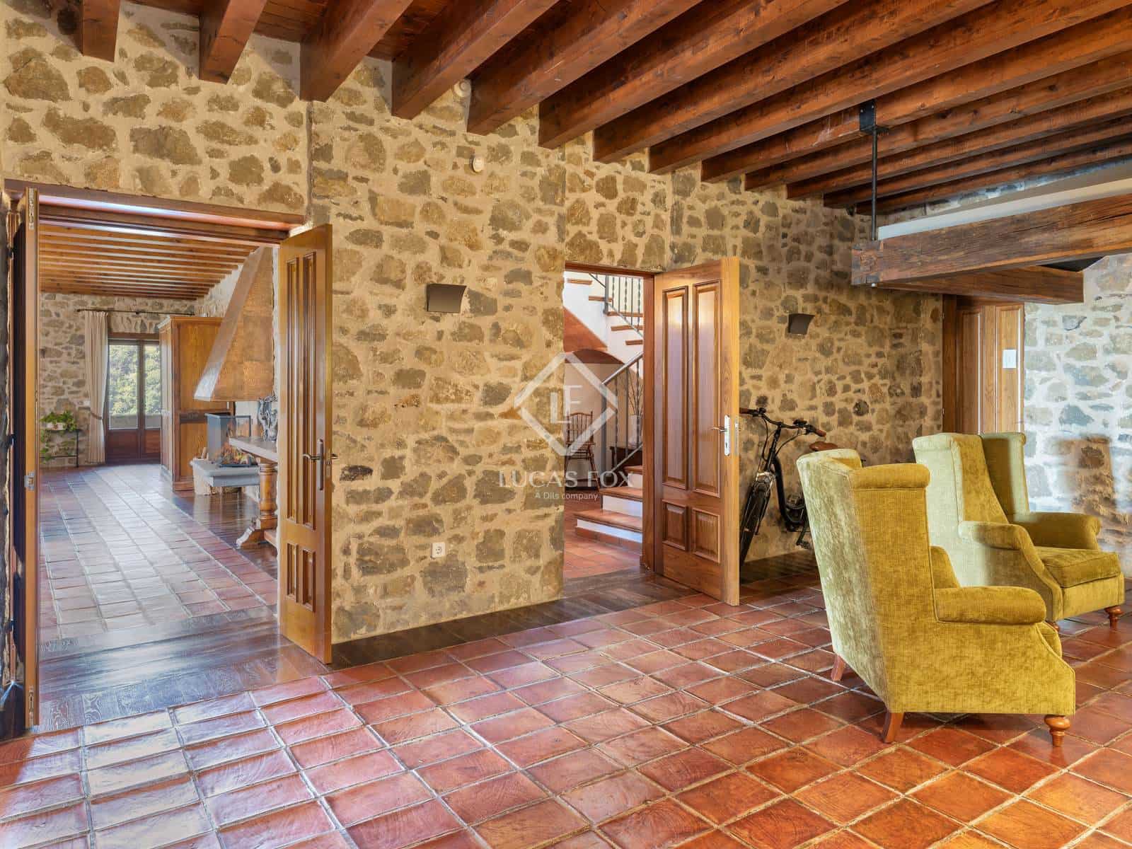 12 soverom Kommersiell til salgs i Sant Aniol de Finestres med svømmebasseng garasje - € 4 800 000 (Ref: 9414918)