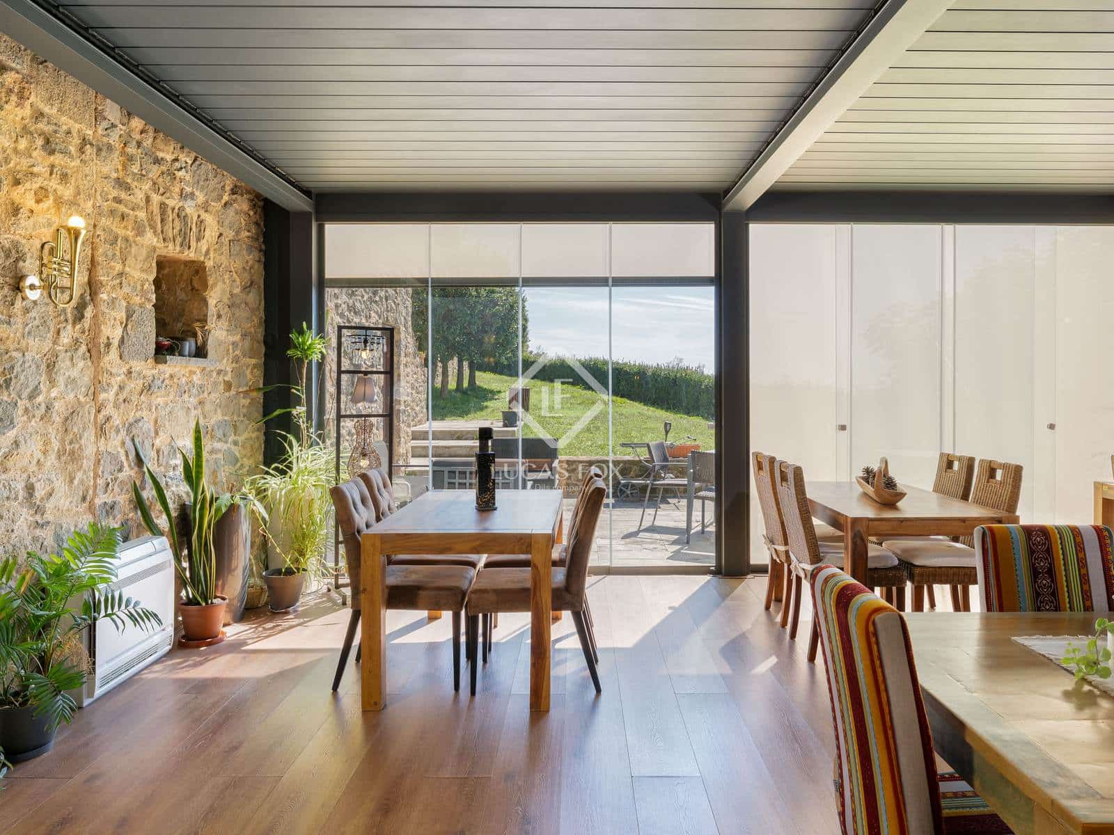 12 soverom Kommersiell til salgs i Sant Aniol de Finestres med svømmebasseng garasje - € 4 800 000 (Ref: 9414918)