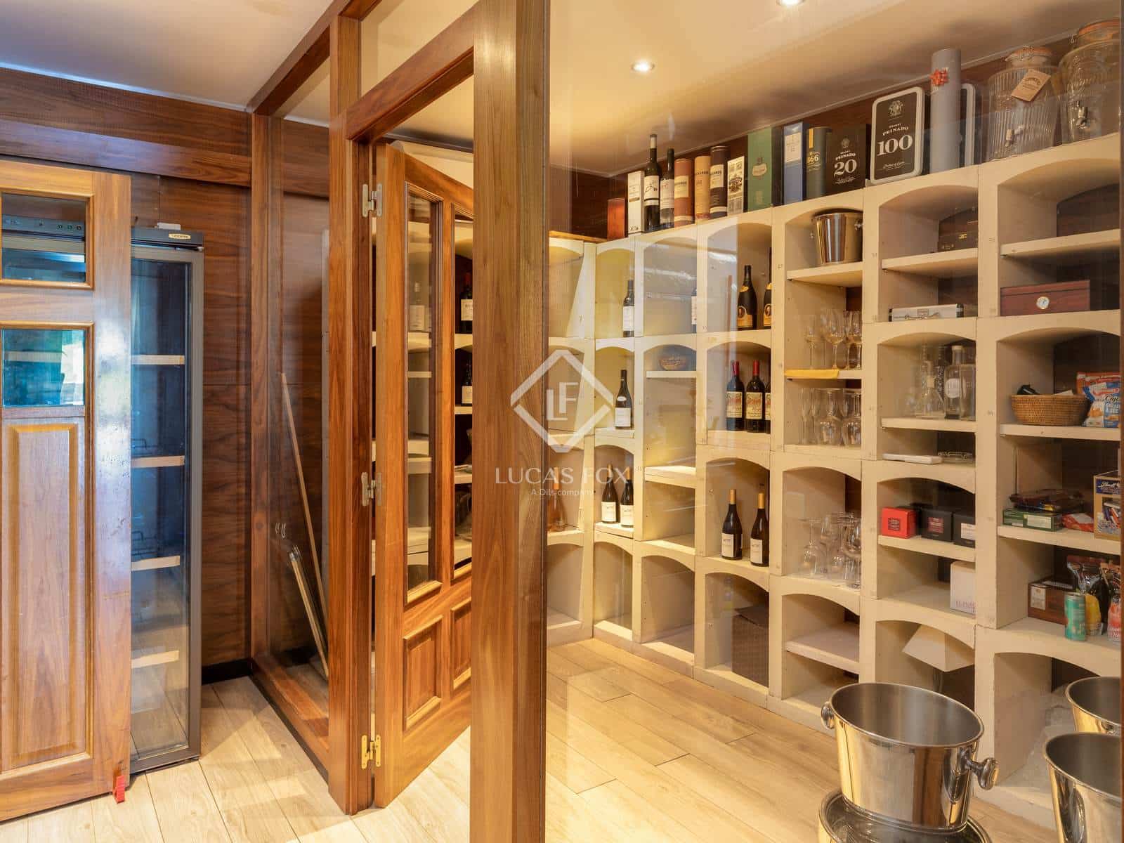 12 soverom Kommersiell til salgs i Sant Aniol de Finestres med svømmebasseng garasje - € 4 800 000 (Ref: 9414918)