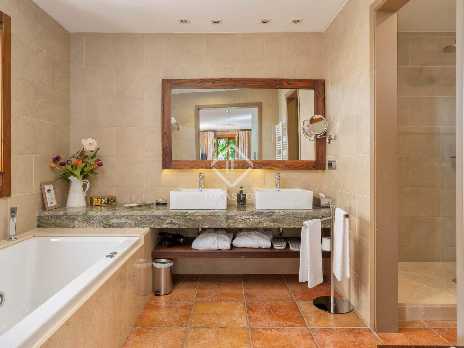 12 soverom Kommersiell til salgs i Sant Aniol de Finestres med svømmebasseng garasje - € 4 800 000 (Ref: 9414918)