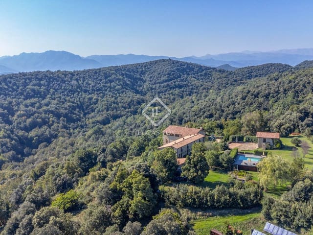 12 bedroom Commercial for sale in Sant Aniol de Finestres with pool garage - € 4,800,000 (Ref: 9414918)