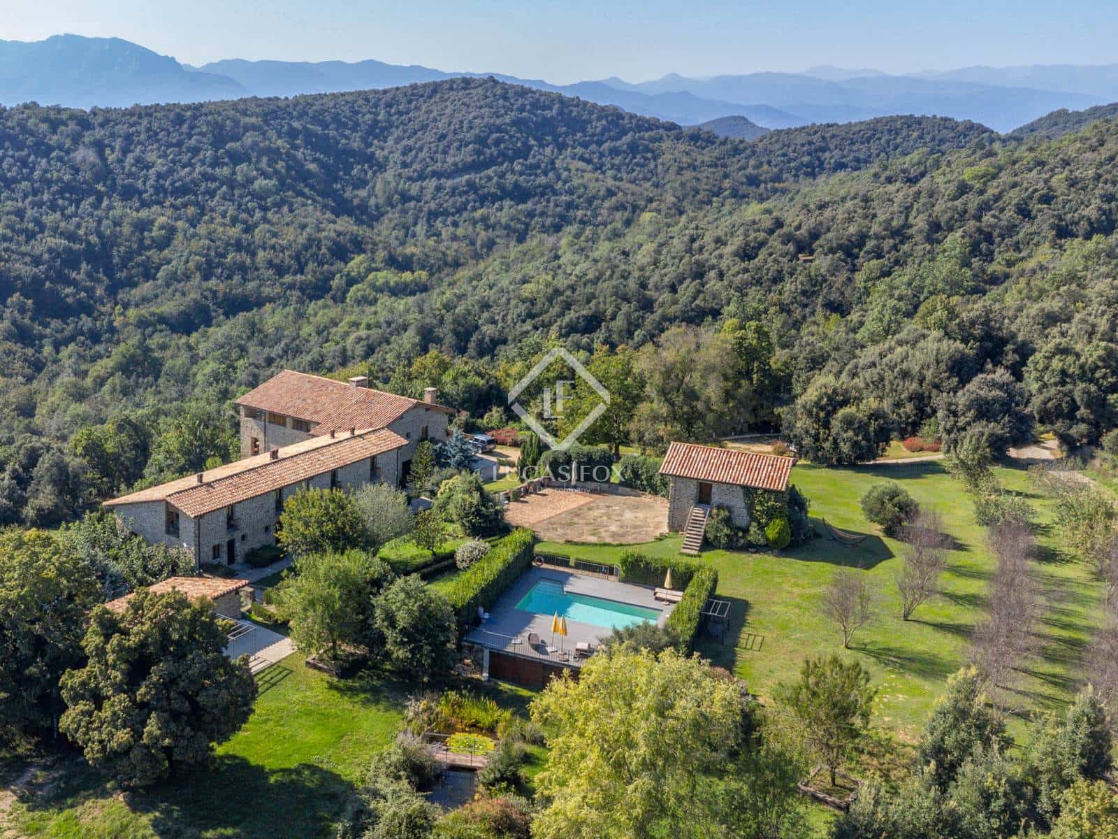 12 soverom Kommersiell til salgs i Sant Aniol de Finestres med svømmebasseng garasje - € 4 800 000 (Ref: 9414918)