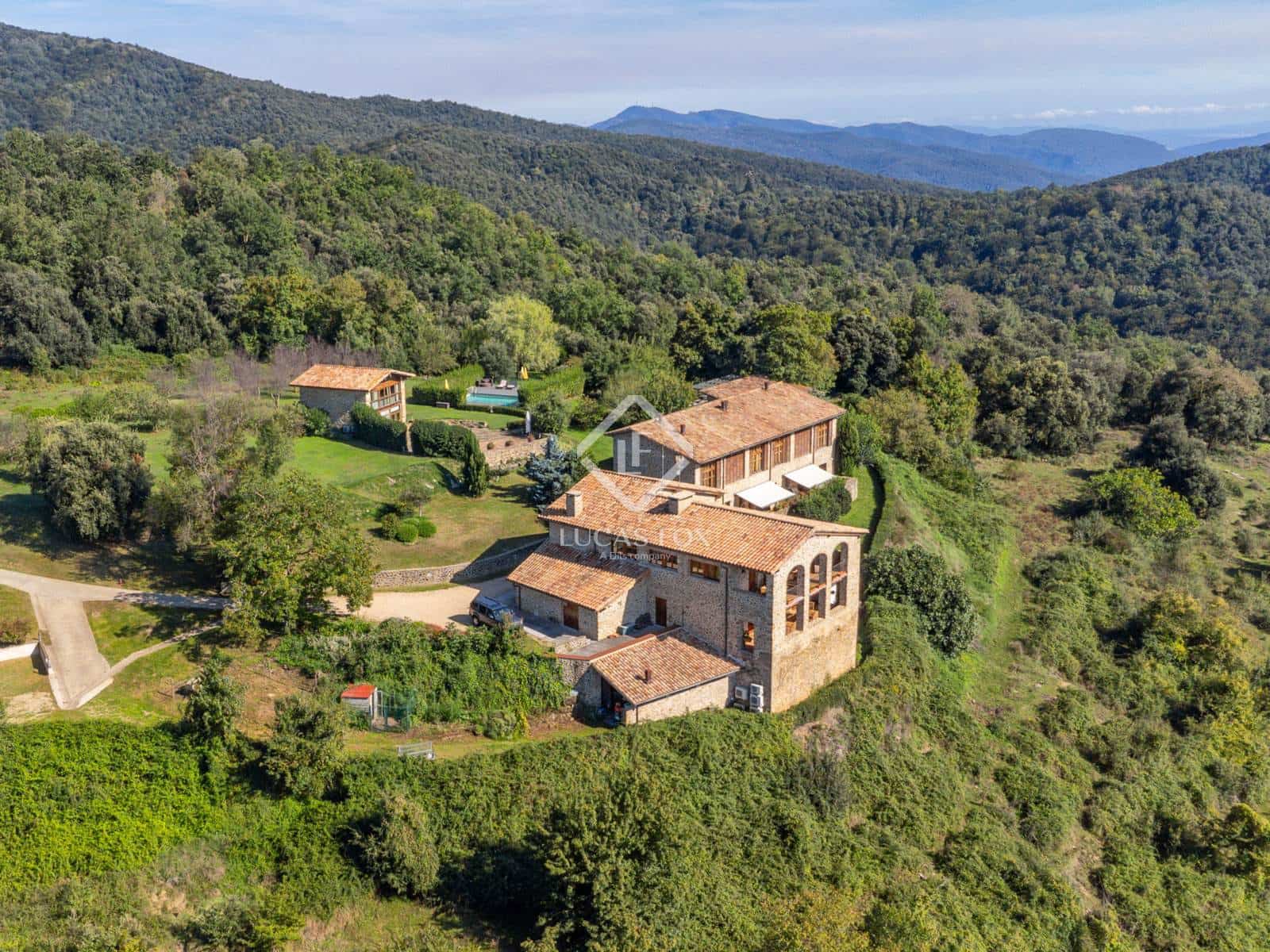 12 soverom Kommersiell til salgs i Sant Aniol de Finestres med svømmebasseng garasje - € 4 800 000 (Ref: 9414918)