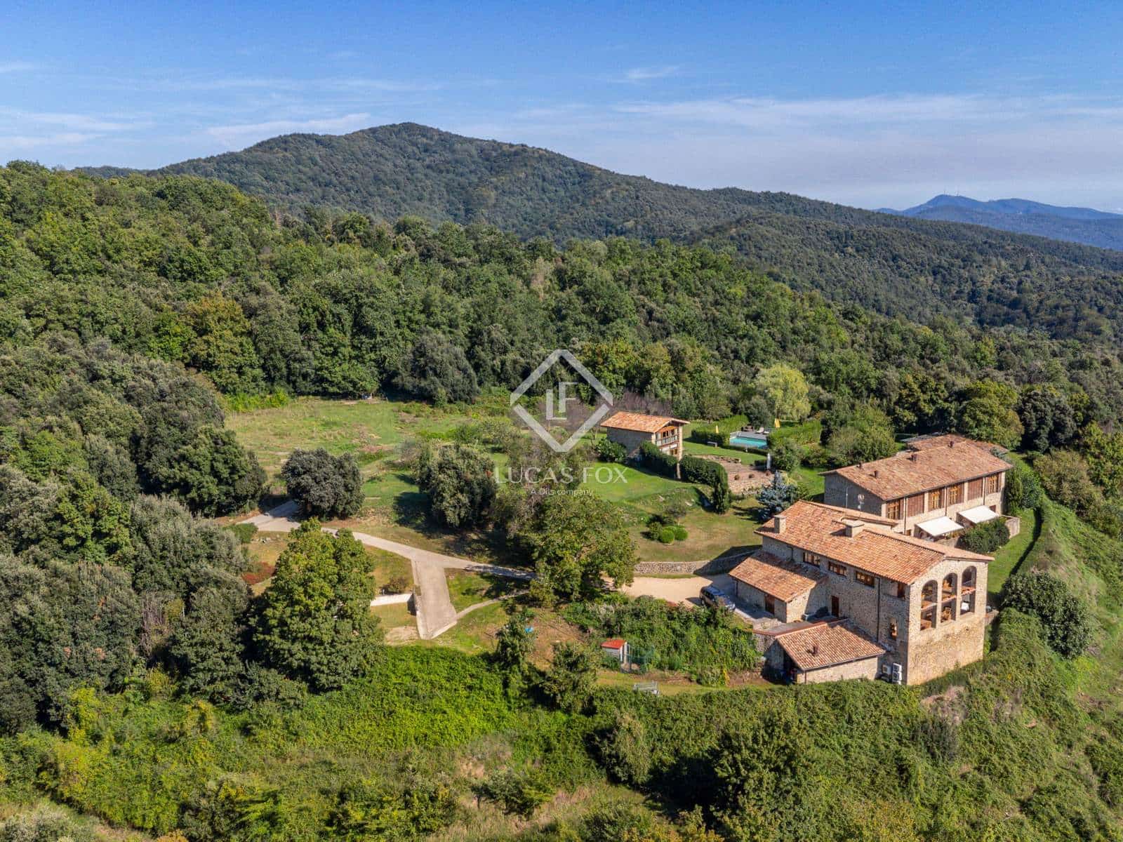 12 soverom Kommersiell til salgs i Sant Aniol de Finestres med svømmebasseng garasje - € 4 800 000 (Ref: 9414918)