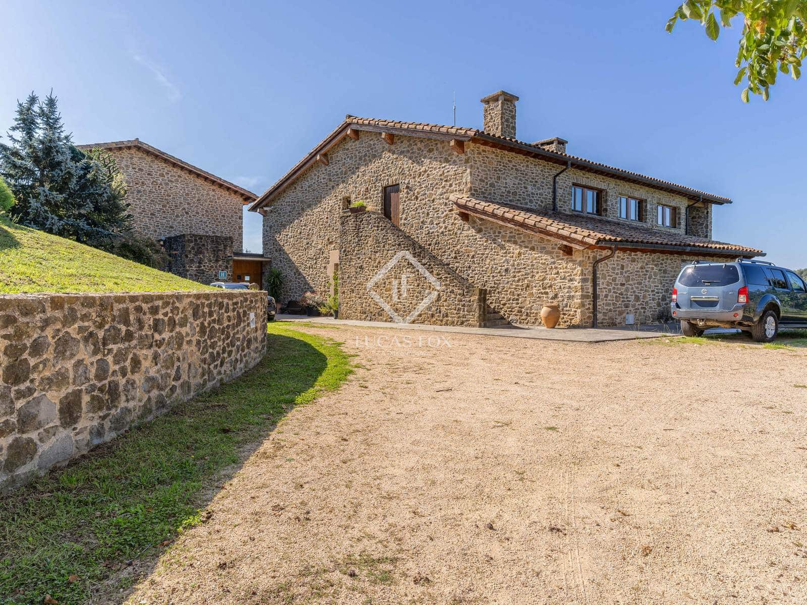 12 soverom Kommersiell til salgs i Sant Aniol de Finestres med svømmebasseng garasje - € 4 800 000 (Ref: 9414918)