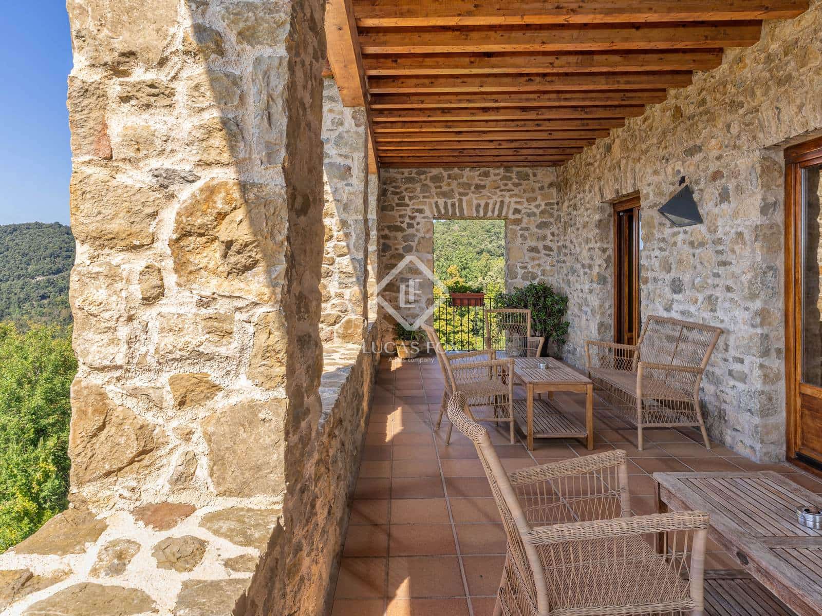 12 soverom Kommersiell til salgs i Sant Aniol de Finestres med svømmebasseng garasje - € 4 800 000 (Ref: 9414918)