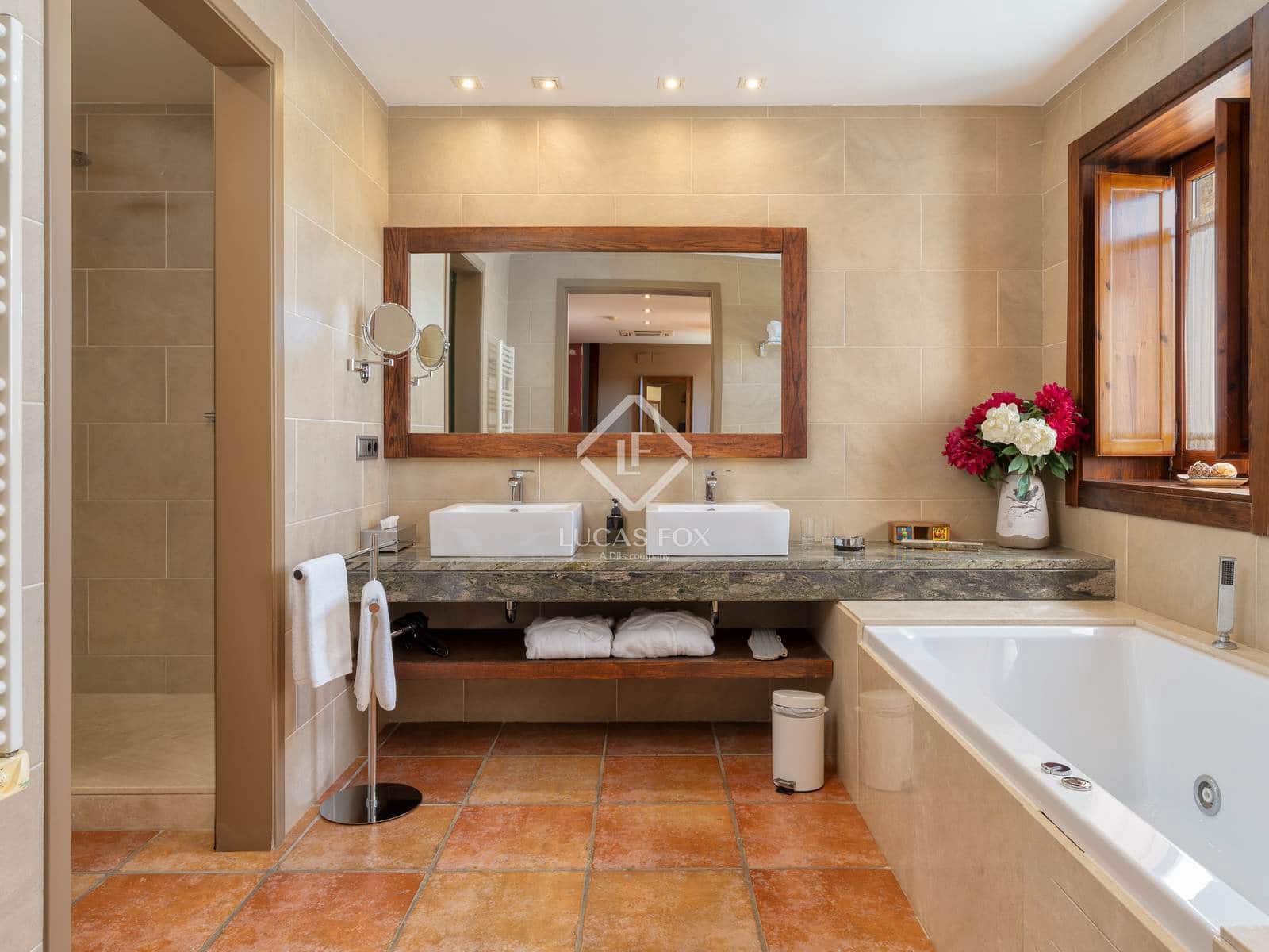 12 soverom Kommersiell til salgs i Sant Aniol de Finestres med svømmebasseng garasje - € 4 800 000 (Ref: 9414918)