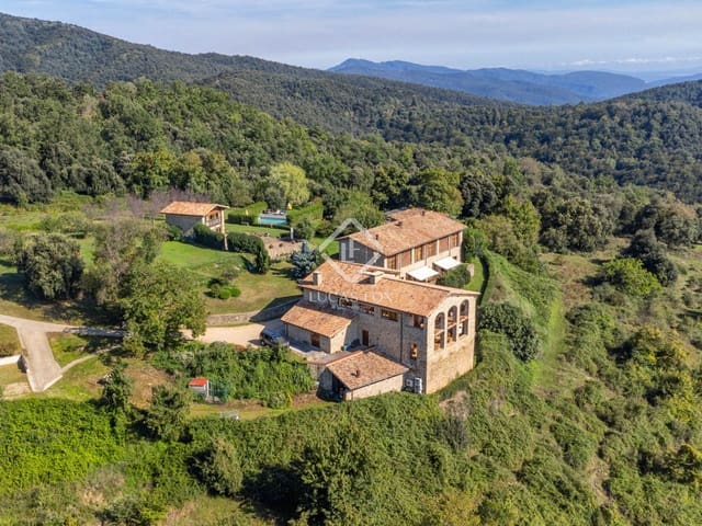 12 bedroom Commercial for sale in Sant Aniol de Finestres with pool garage - € 4,800,000 (Ref: 9414918)