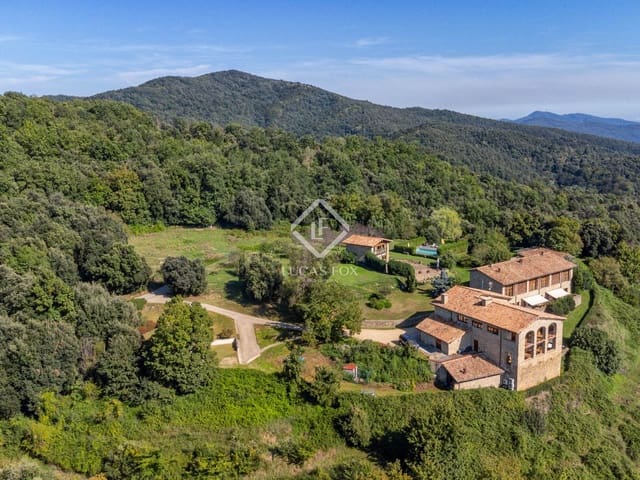 12 bedroom Commercial for sale in Sant Aniol de Finestres with pool garage - € 4,800,000 (Ref: 9414918)