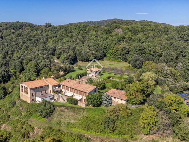 12 bedroom Commercial for sale in Sant Aniol de Finestres with pool garage - € 4,800,000 (Ref: 9414918)