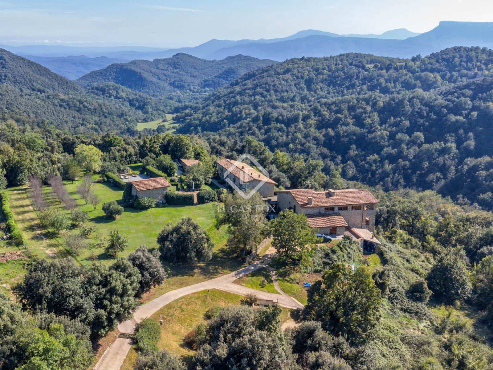 12 soverom Kommersiell til salgs i Sant Aniol de Finestres med svømmebasseng garasje - € 4 800 000 (Ref: 9414918)