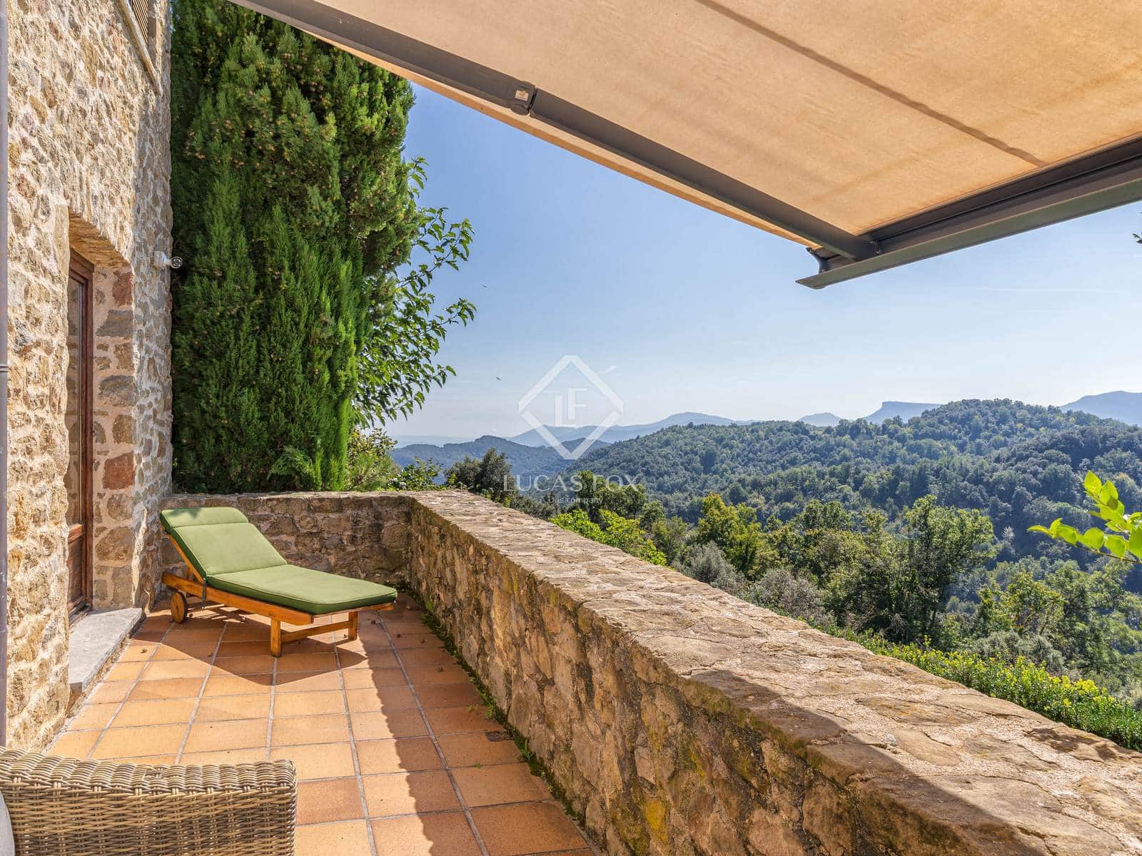 12 soverom Kommersiell til salgs i Sant Aniol de Finestres med svømmebasseng garasje - € 4 800 000 (Ref: 9414918)