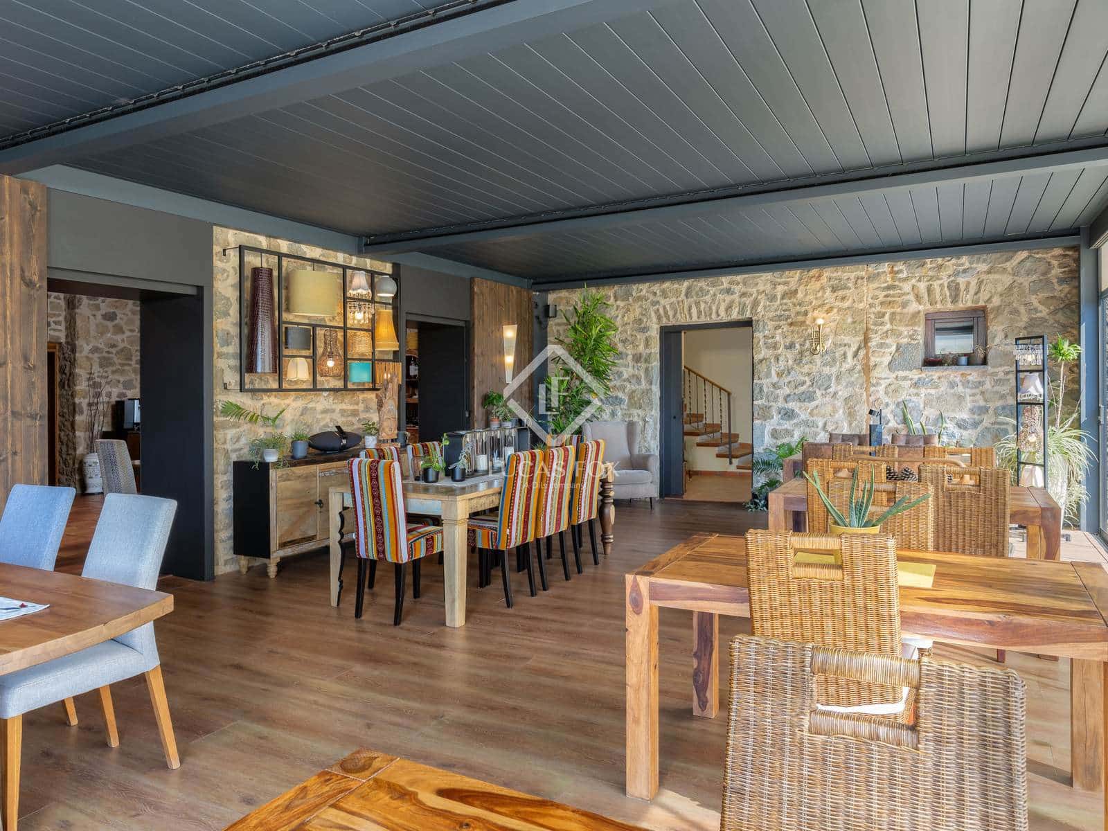 12 soverom Kommersiell til salgs i Sant Aniol de Finestres med svømmebasseng garasje - € 4 800 000 (Ref: 9414918)