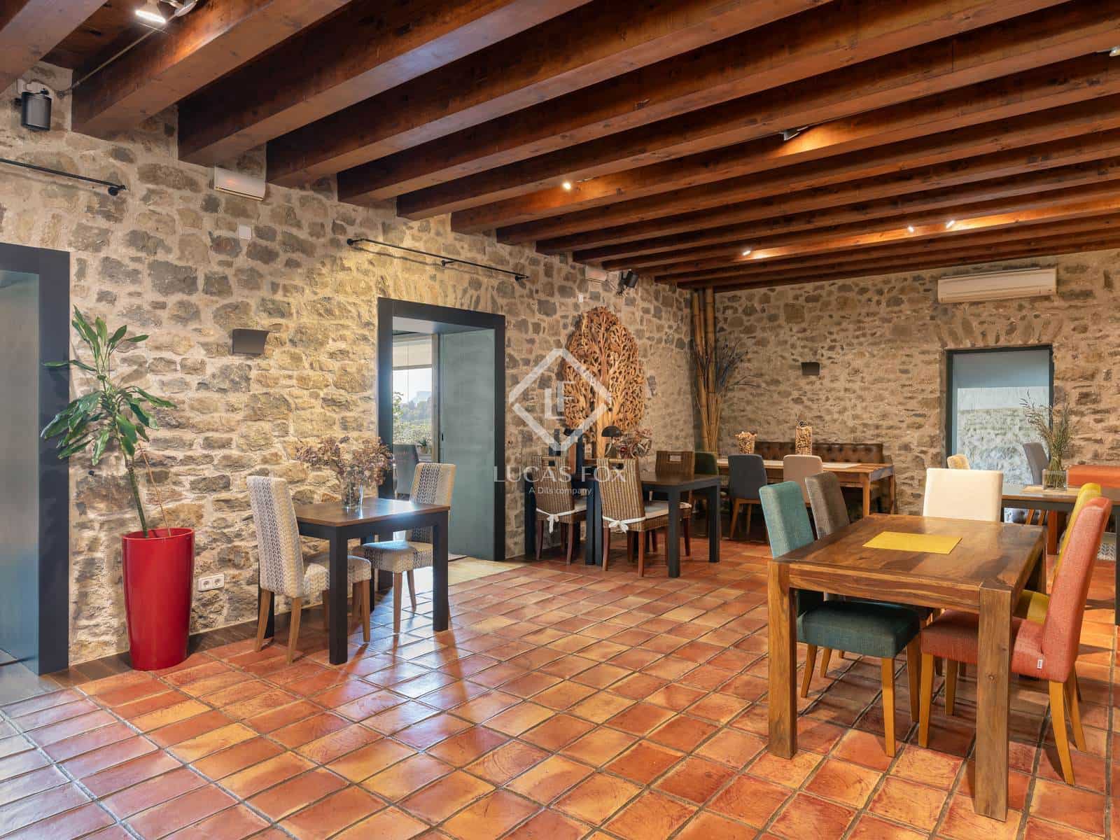 12 soverom Kommersiell til salgs i Sant Aniol de Finestres med svømmebasseng garasje - € 4 800 000 (Ref: 9414918)