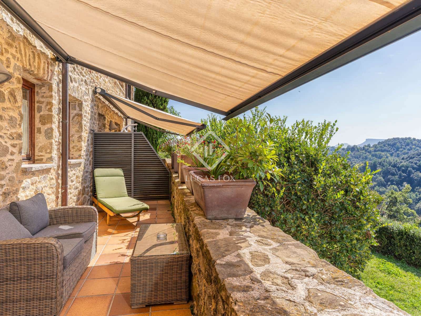 12 soverom Kommersiell til salgs i Sant Aniol de Finestres med svømmebasseng garasje - € 4 800 000 (Ref: 9414918)