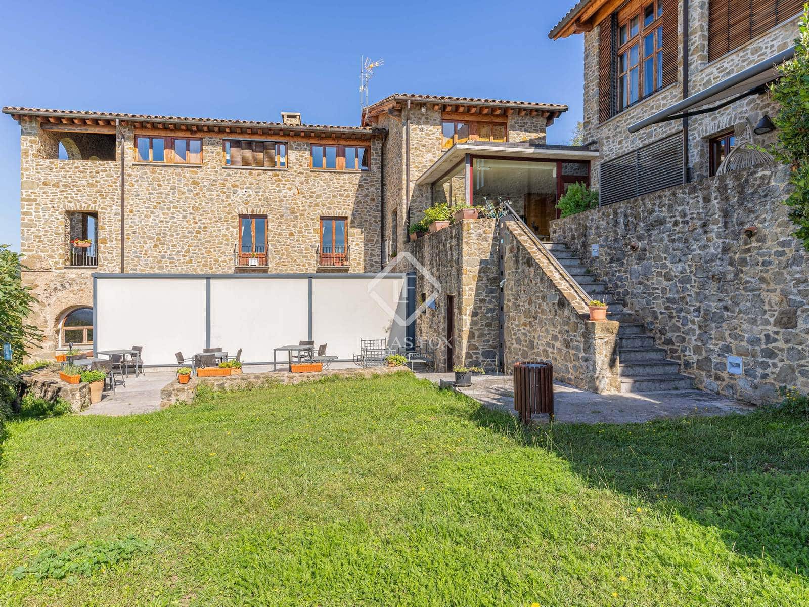 12 soverom Kommersiell til salgs i Sant Aniol de Finestres med svømmebasseng garasje - € 4 800 000 (Ref: 9414918)