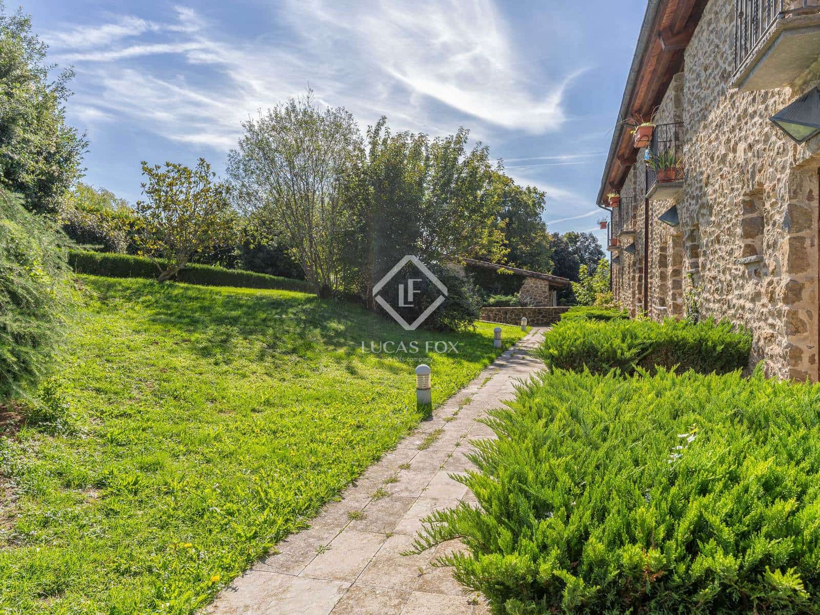 12 soverom Kommersiell til salgs i Sant Aniol de Finestres med svømmebasseng garasje - € 4 800 000 (Ref: 9414918)