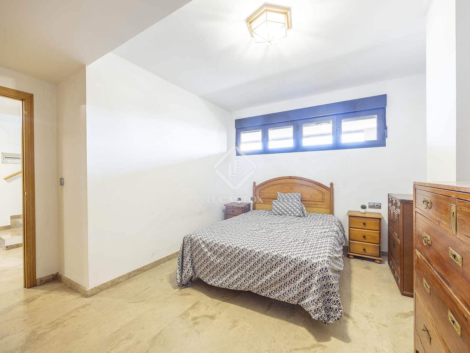 3 soverom Penthouse til leie i Valencia by med svømmebasseng garasje - € 2 700 (Ref: 9415237)