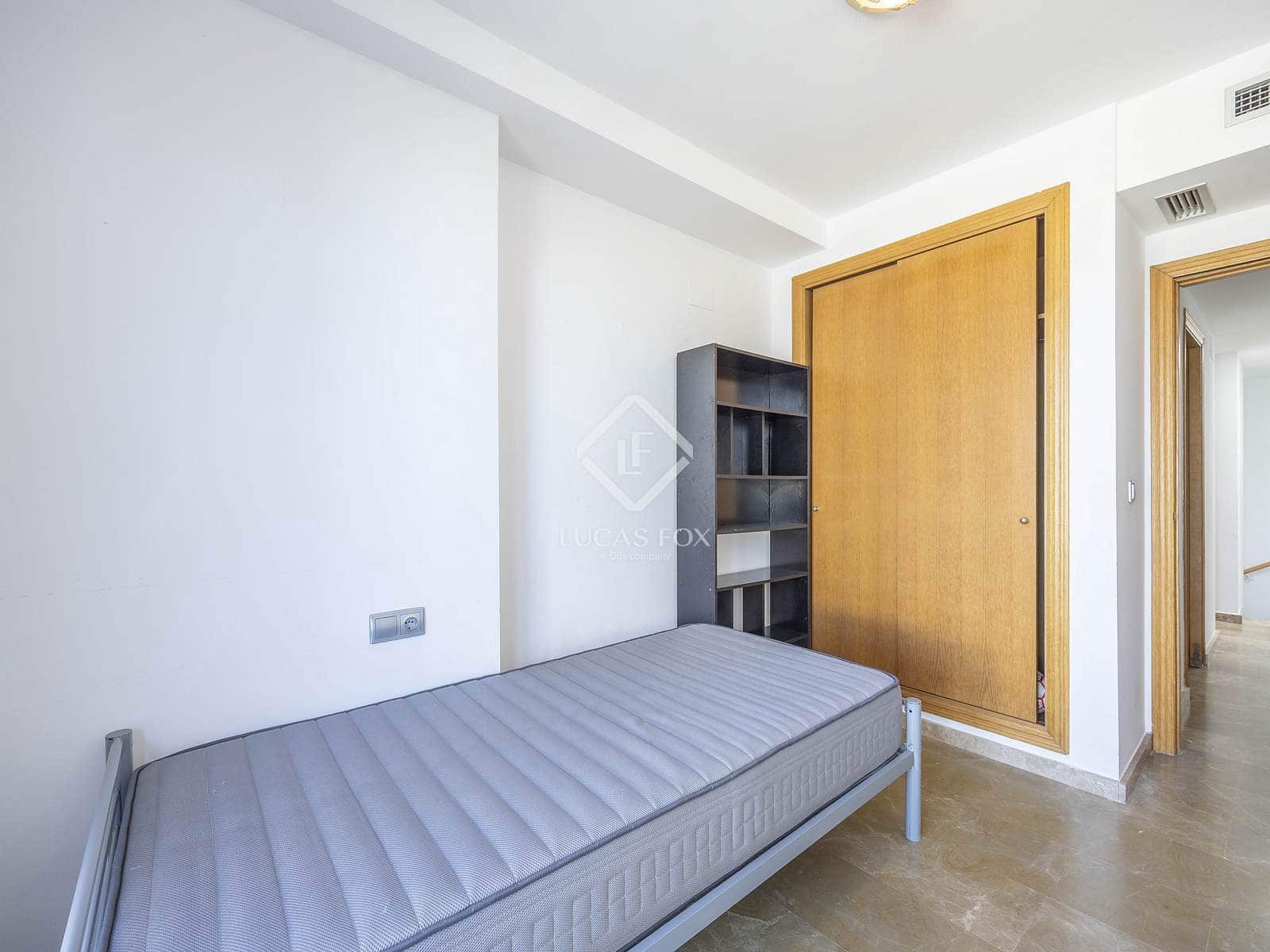 3 soverom Penthouse til leie i Valencia by med svømmebasseng garasje - € 2 700 (Ref: 9415237)