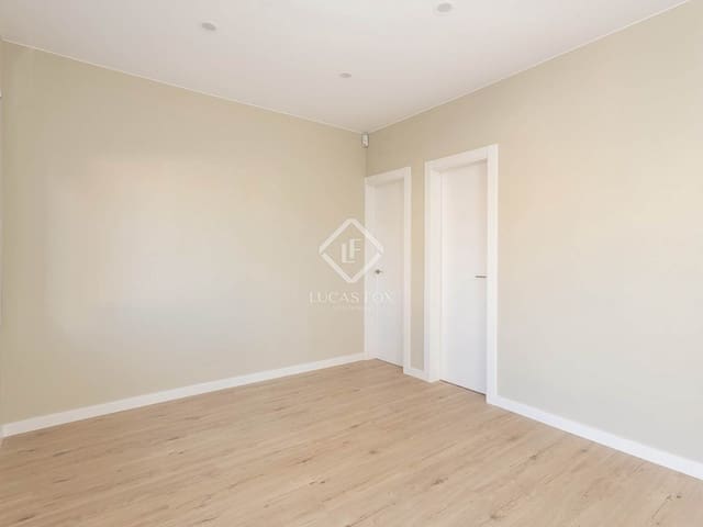 3 slaapkamer Appartement te koop in Barcelona stad - € 450.000 (Ref: 9418814)