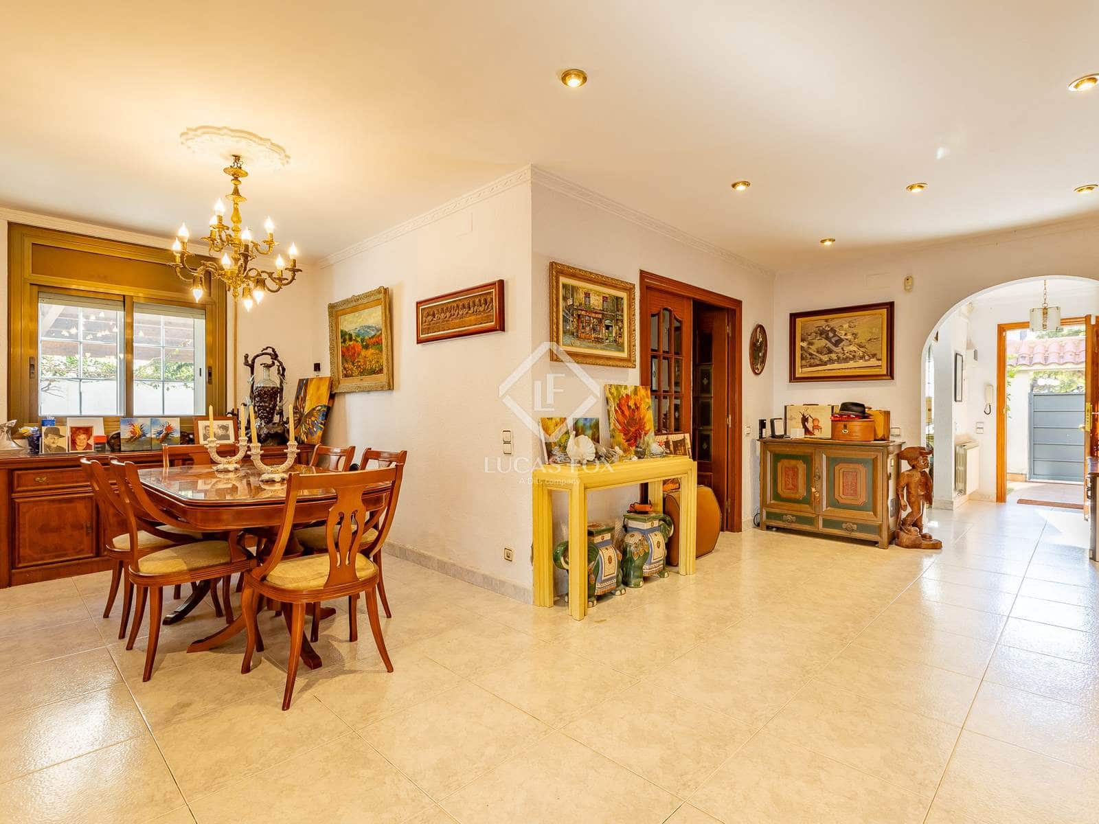 5 bedroom Villa for sale in Castelldefels with pool garage - € 1,235,000 (Ref: 9418815)