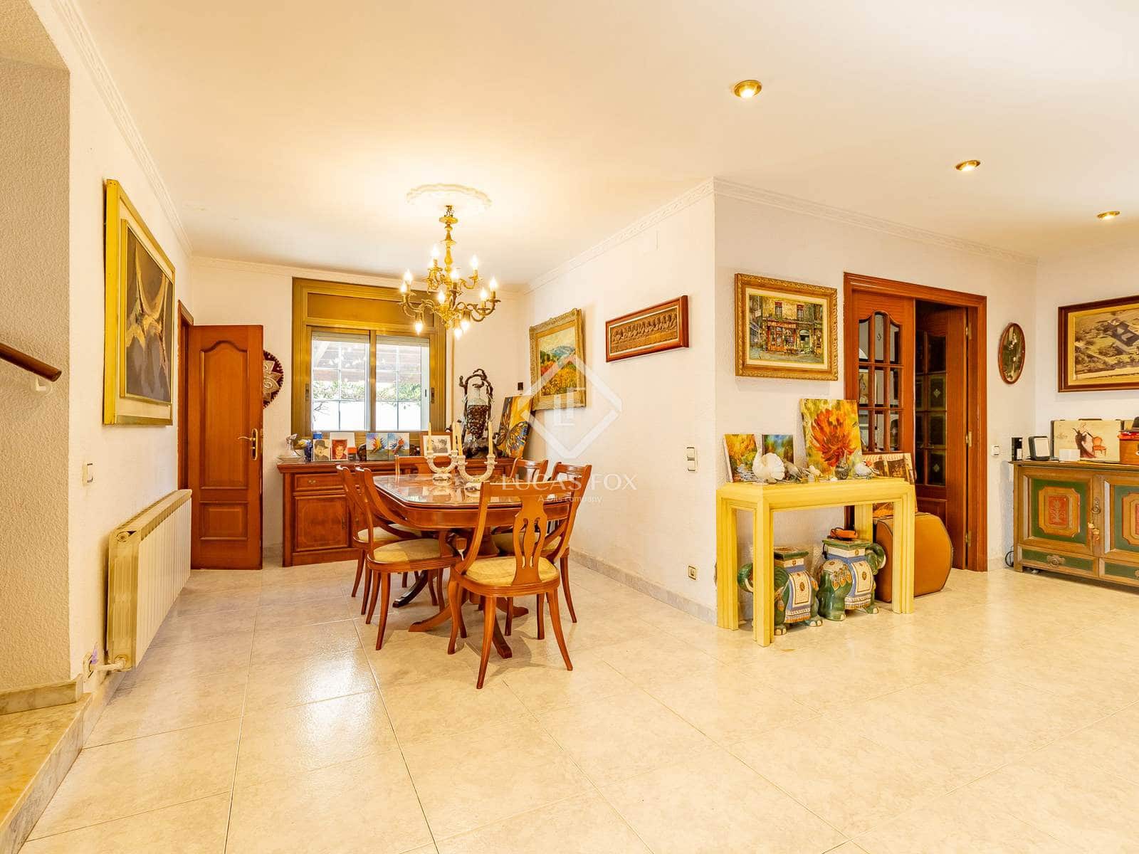 5 bedroom Villa for sale in Castelldefels with pool garage - € 1,235,000 (Ref: 9418815)