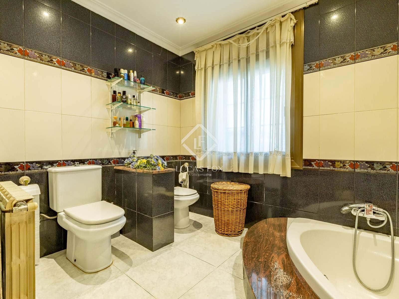 5 bedroom Villa for sale in Castelldefels with pool garage - € 1,235,000 (Ref: 9418815)