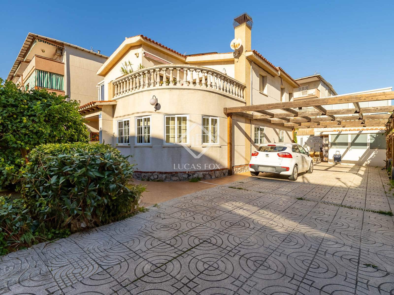 5 bedroom Villa for sale in Castelldefels with pool garage - € 1,235,000 (Ref: 9418815)